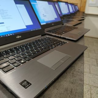 Právě jsme pro Vás naskladnili profesionální a přesto designově zajímavé Fujitsu LifeBook U745.😉 Rychlý procesor Intel...